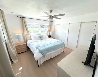 5813 26th Avenue N - Photo Thumbnail 9