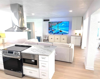 5813 26th Avenue N - Photo Thumbnail 2