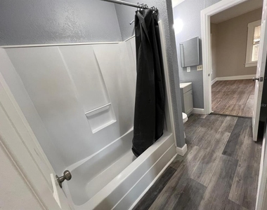 8210 N 13th Street - Photo Thumbnail 15
