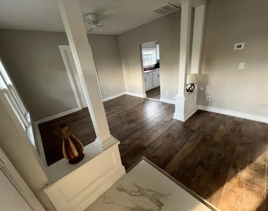 8210 N 13th Street - Photo Thumbnail 2