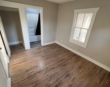 8210 N 13th Street - Photo Thumbnail 12