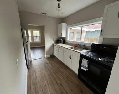 8210 N 13th Street - Photo Thumbnail 4