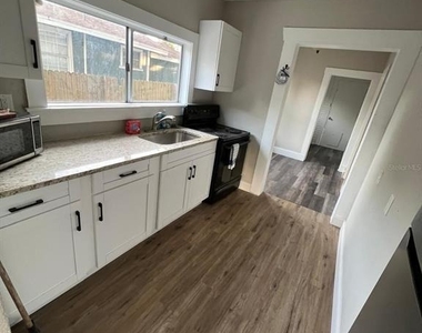 8210 N 13th Street - Photo Thumbnail 6