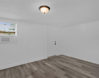 1460 Marvin C Zanders Avenue - Photo Thumbnail 15