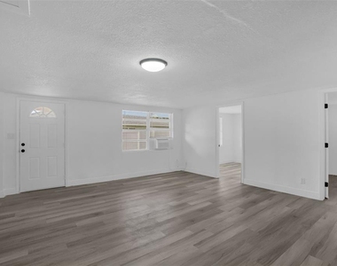 1460 Marvin C Zanders Avenue - Photo Thumbnail 5