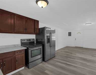1460 Marvin C Zanders Avenue - Photo Thumbnail 11