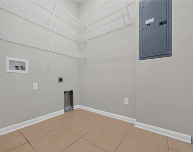 7735 Fairgrove Avenue - Photo Thumbnail 10