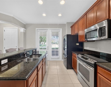 7735 Fairgrove Avenue - Photo Thumbnail 4