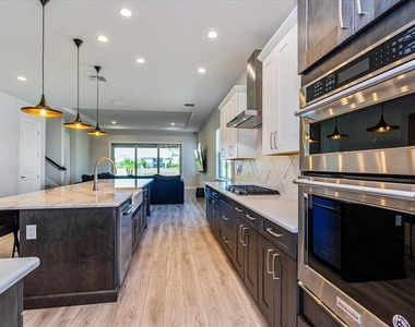 8222 Topsail Place - Photo Thumbnail 10