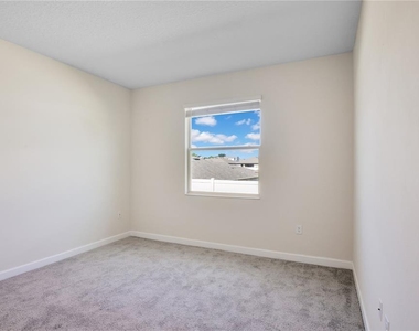 223 Bergamot Loop - Photo Thumbnail 9