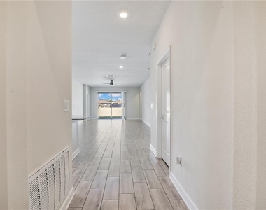 223 Bergamot Loop - Photo Thumbnail 2