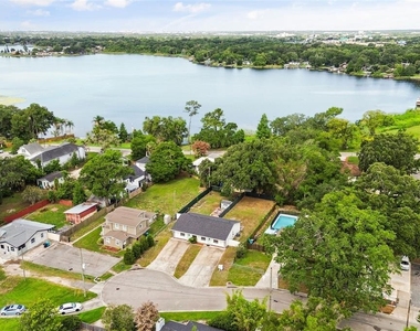 2720 S Sunrise Court - Photo Thumbnail 10