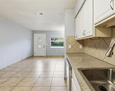 2720 S Sunrise Court - Photo Thumbnail 16