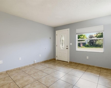 2720 S Sunrise Court - Photo Thumbnail 18