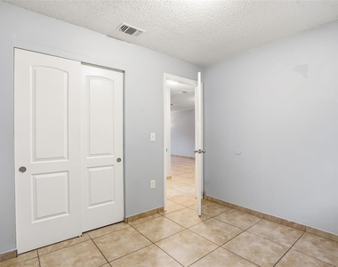 2720 S Sunrise Court - Photo Thumbnail 36