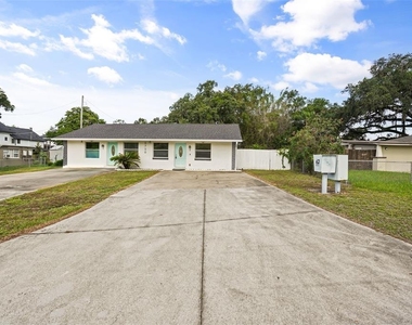 2720 S Sunrise Court - Photo Thumbnail 3