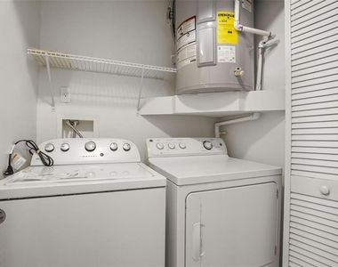 2720 S Sunrise Court - Photo Thumbnail 31
