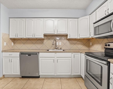 2720 S Sunrise Court - Photo Thumbnail 22