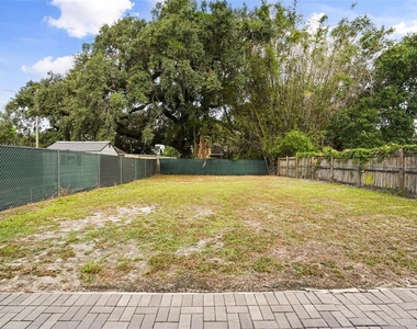 2720 S Sunrise Court - Photo Thumbnail 11