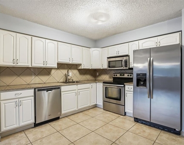 2720 S Sunrise Court - Photo Thumbnail 15