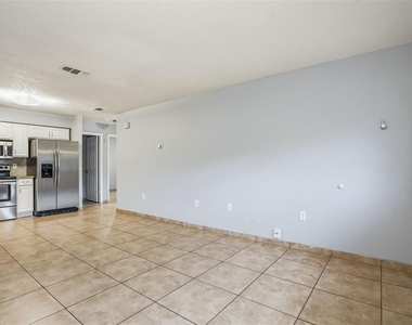 2720 S Sunrise Court - Photo Thumbnail 14