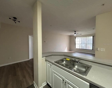 5560 Metrowest Boulevard - Photo Thumbnail 15