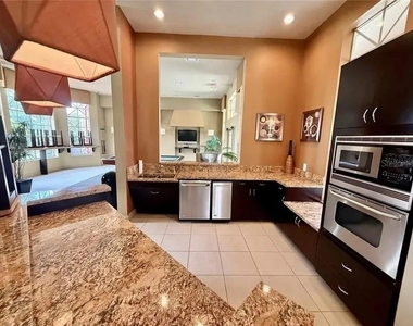 5560 Metrowest Boulevard - Photo Thumbnail 22