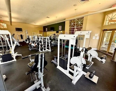 5560 Metrowest Boulevard - Photo Thumbnail 6