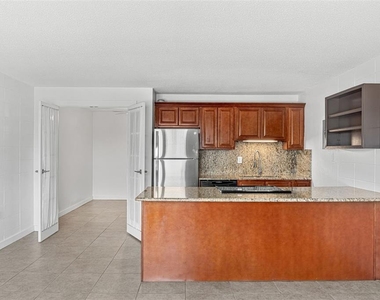 420 Tyler Avenue - Photo Thumbnail 9