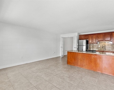 420 Tyler Avenue - Photo Thumbnail 7