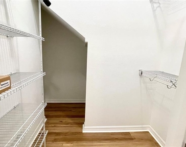 2853 High Pointe Street - Photo Thumbnail 18