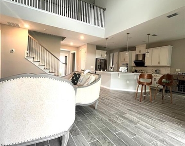 2853 High Pointe Street - Photo Thumbnail 9