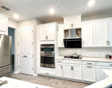 2853 High Pointe Street - Photo Thumbnail 13