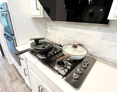 2853 High Pointe Street - Photo Thumbnail 14