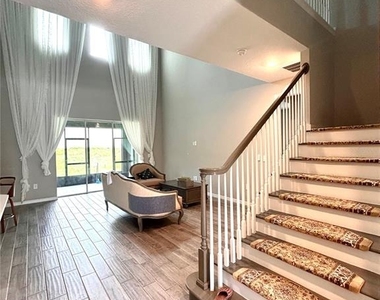 2853 High Pointe Street - Photo Thumbnail 4