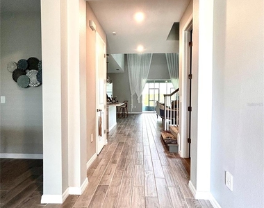 2853 High Pointe Street - Photo Thumbnail 3
