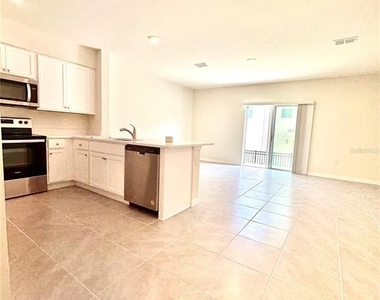 2349 Penguin Boulevard - Photo Thumbnail 6