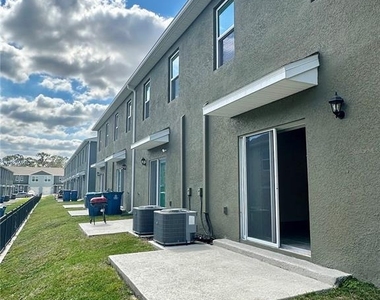 2349 Penguin Boulevard - Photo Thumbnail 16