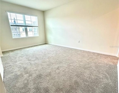 2349 Penguin Boulevard - Photo Thumbnail 8