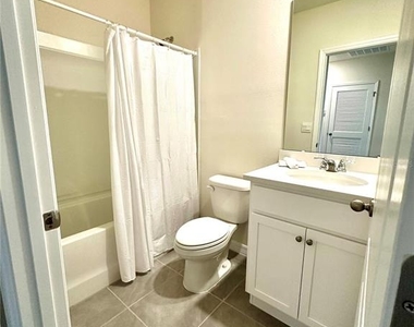 2349 Penguin Boulevard - Photo Thumbnail 12