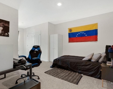 1149 Blue Jay Drive - Photo Thumbnail 9