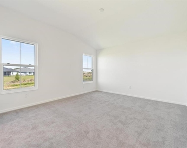 2421 Hobkirk Loop - Photo Thumbnail 18