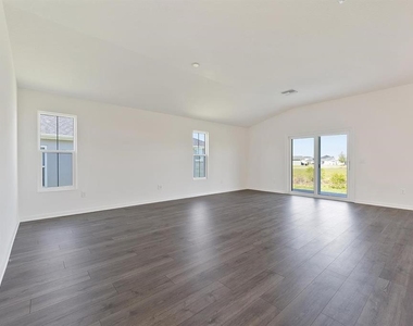 2421 Hobkirk Loop - Photo Thumbnail 16