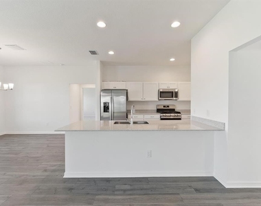 2421 Hobkirk Loop - Photo Thumbnail 11
