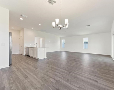 2421 Hobkirk Loop - Photo Thumbnail 9
