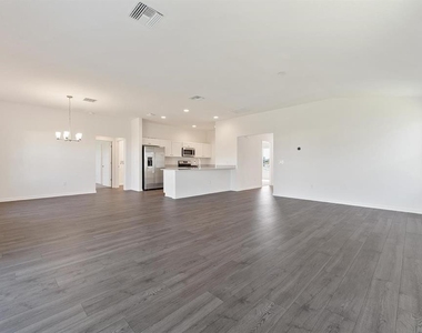 2421 Hobkirk Loop - Photo Thumbnail 8