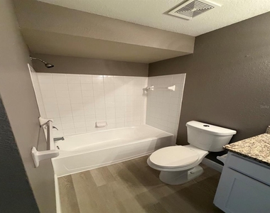 13803 Fairway Island Drive - Photo Thumbnail 8