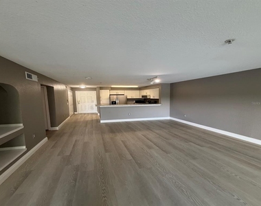 13803 Fairway Island Drive - Photo Thumbnail 4