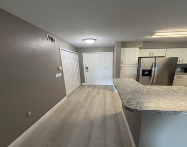 13803 Fairway Island Drive - Photo Thumbnail 3