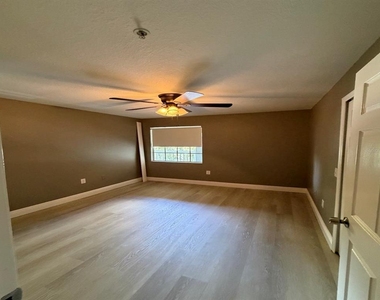 13803 Fairway Island Drive - Photo Thumbnail 5